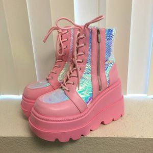 Pre Loved - Cape Robbin Pink Poison Platforms Boots in Pink/10 - SH186